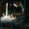 屋根裏の断熱材が荒らされている場合の原因と対処方法